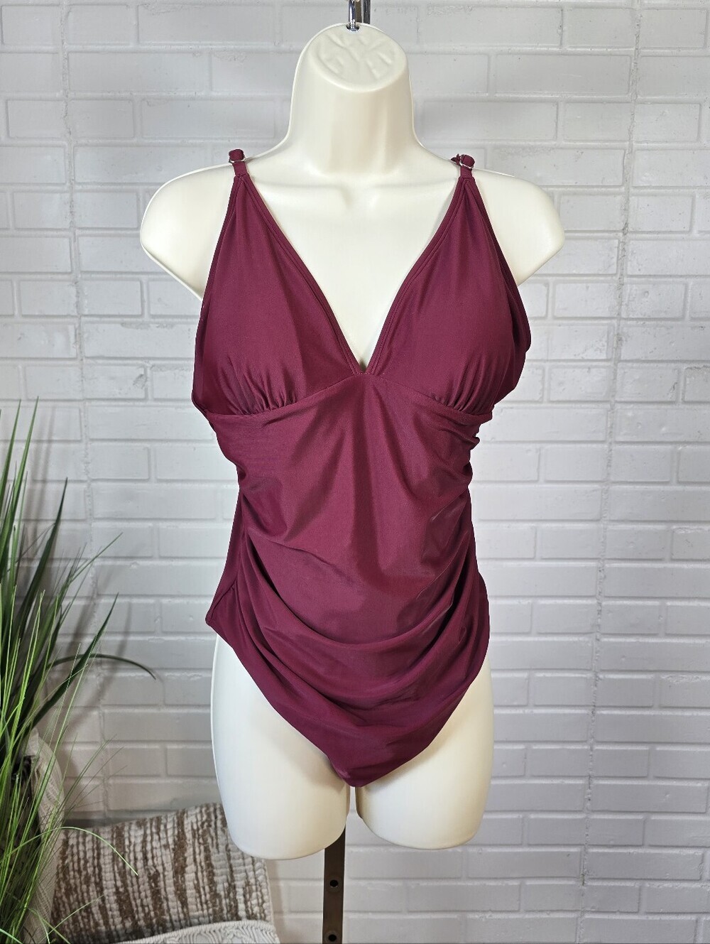 Cupshe Maroon Plunge V-Neck One-Piece Swimsuit XXL
